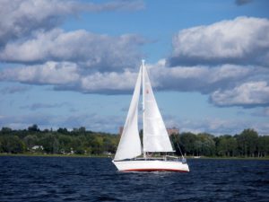 Sous voiles blanches.jpg