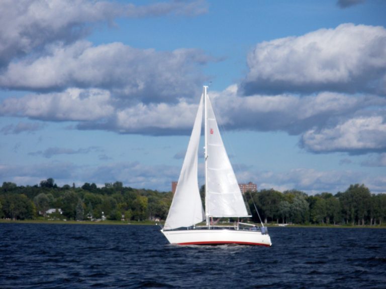 Sous voiles blanches.jpg