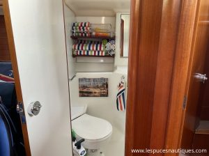 beneteau-352-35-pieds-toilette.jpg