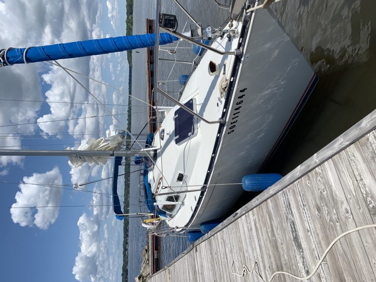 C&C 29 1984 Exterior Full Starboard from bow.jpg