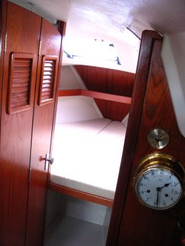 C&C 29 1984 front VBerth and head door.JPG &nbsp;