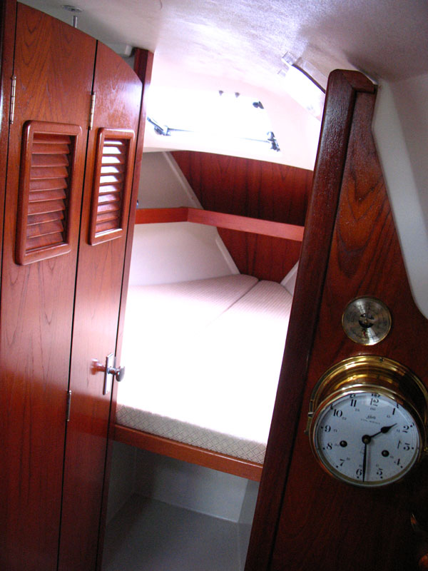 C&C 29 1984 front VBerth and head door.JPG